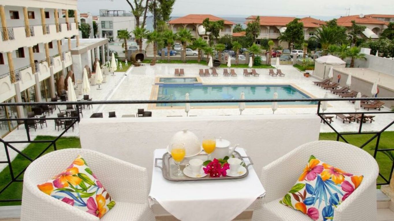 Hanioti Melathron Hotel-Pogled na bastu.jpg