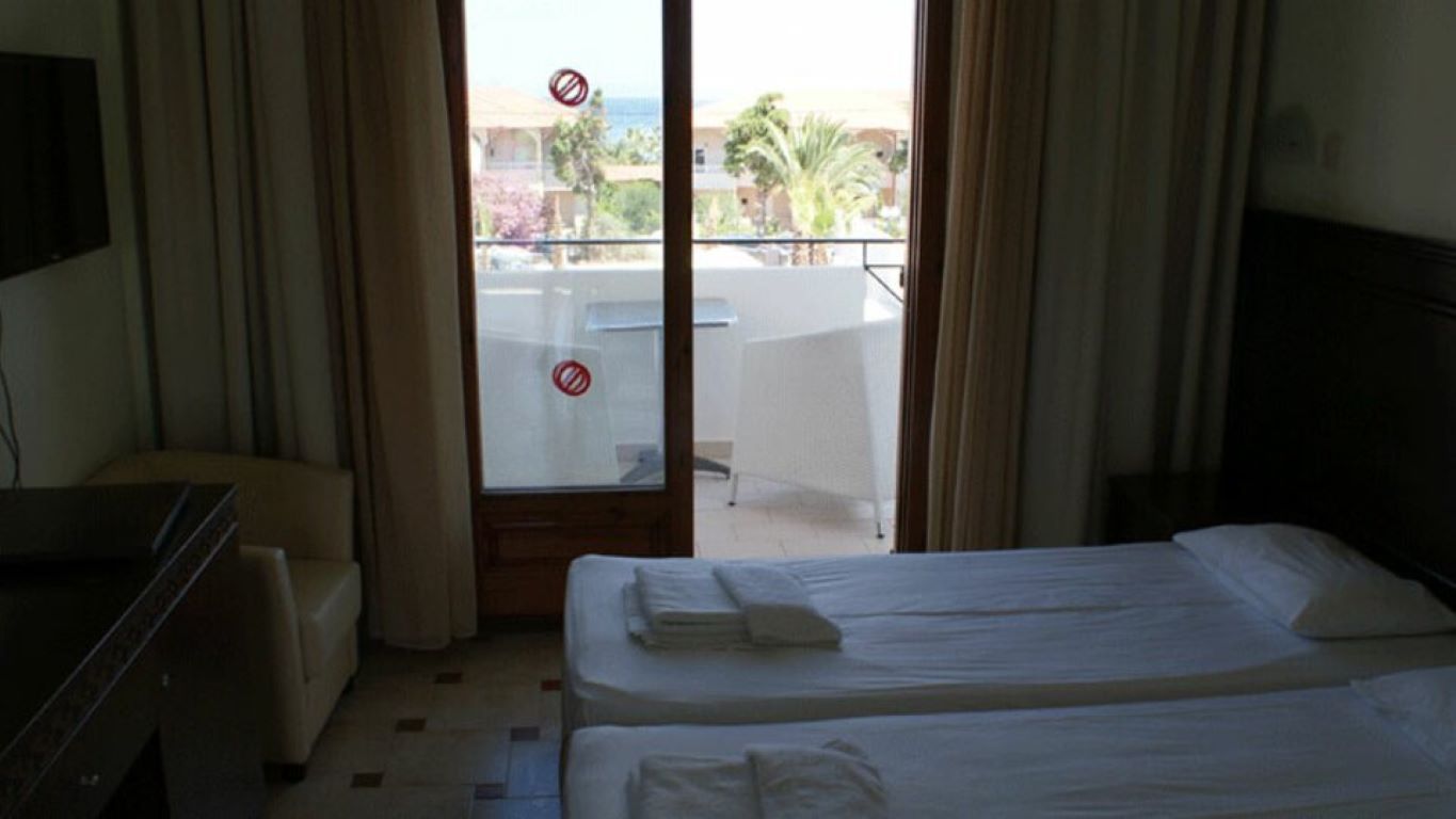 Hotel Hanioti Melathron-Standardna soba.jpg