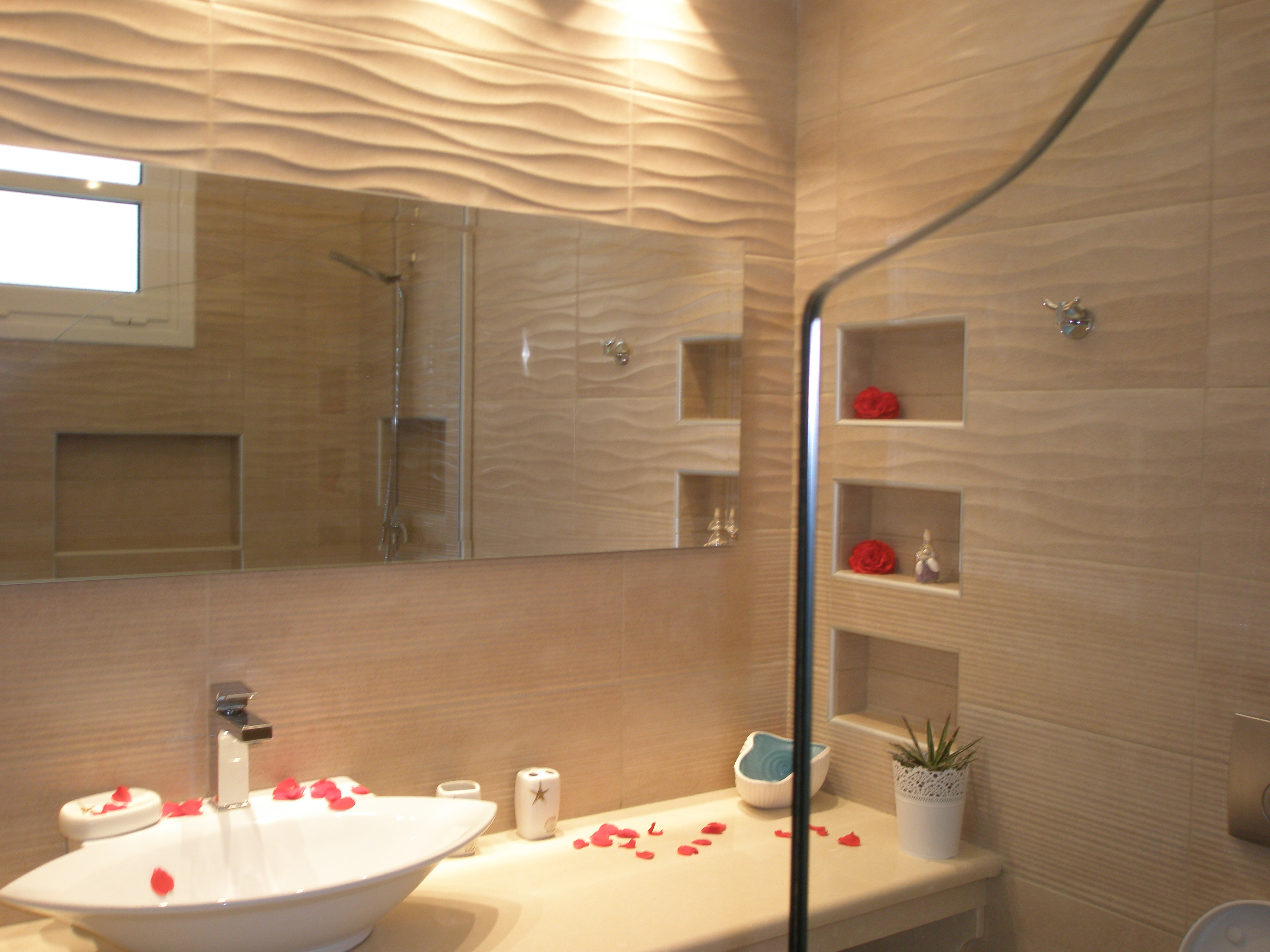 Haris aparments bathroom.jpg