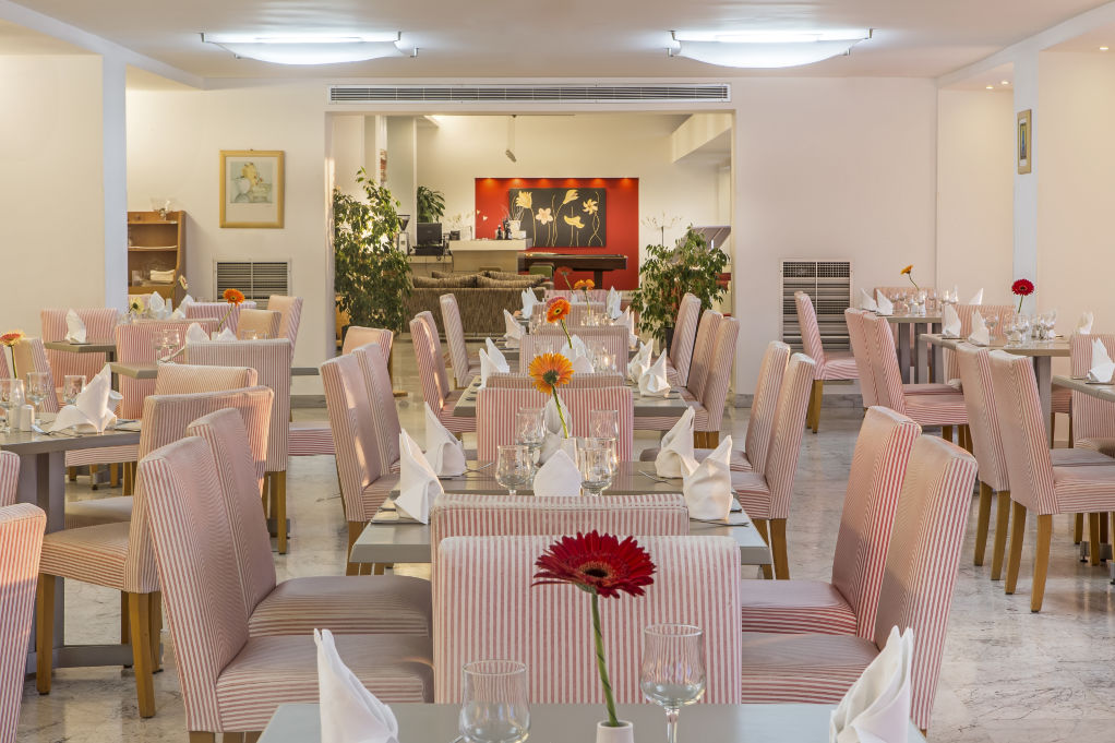 Hotel Airotel Achaia Beach restaurant.jpeg