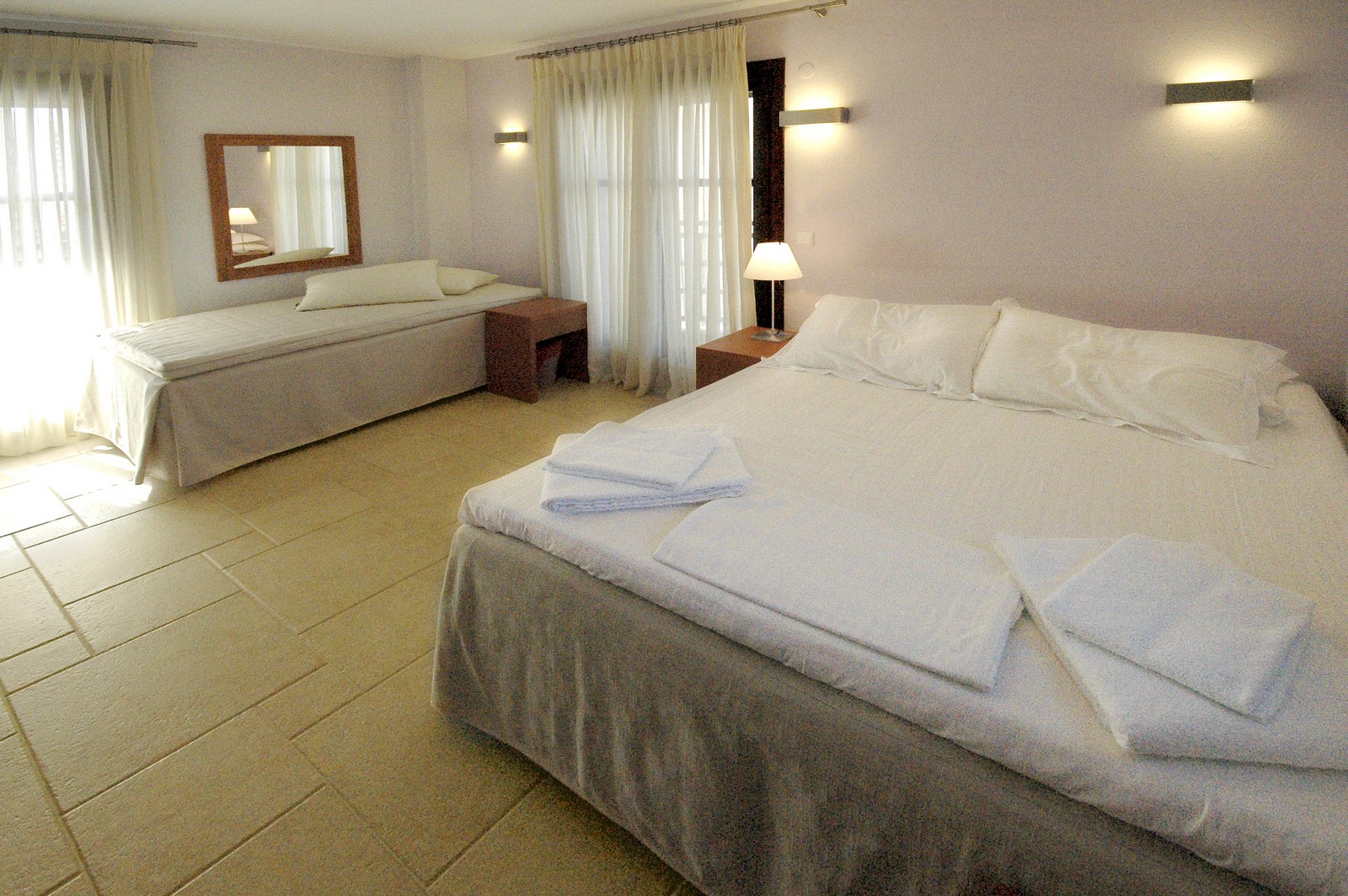 Villa Helianthus triple room.jpg