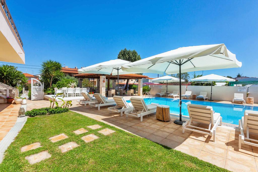 Hotel Hesperides pool 2.jpg