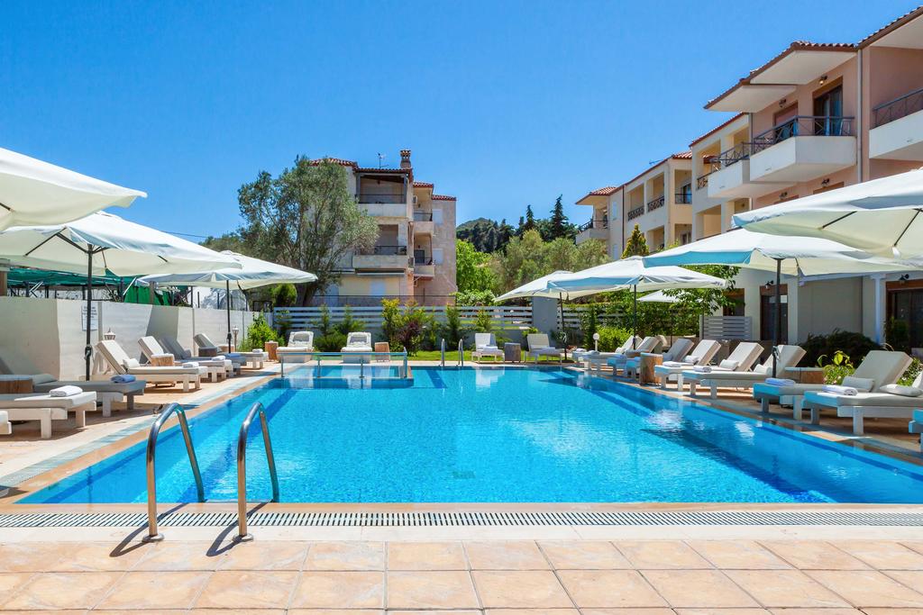 Hotel Hesperides pool 3.jpg