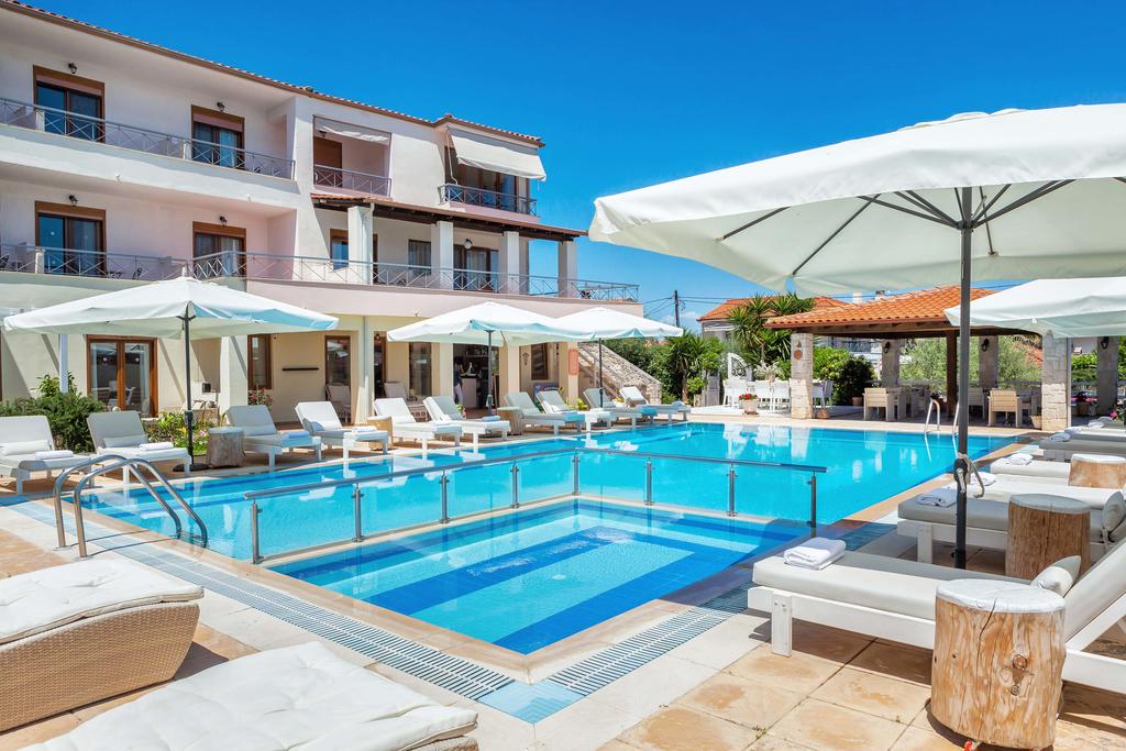 Hotel Hesperides pool.jpg