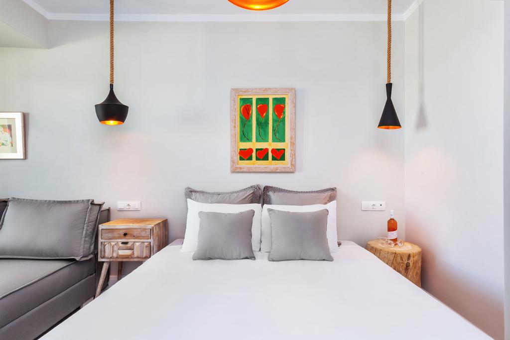 Hotel Hesperides triple studio 1.jpg