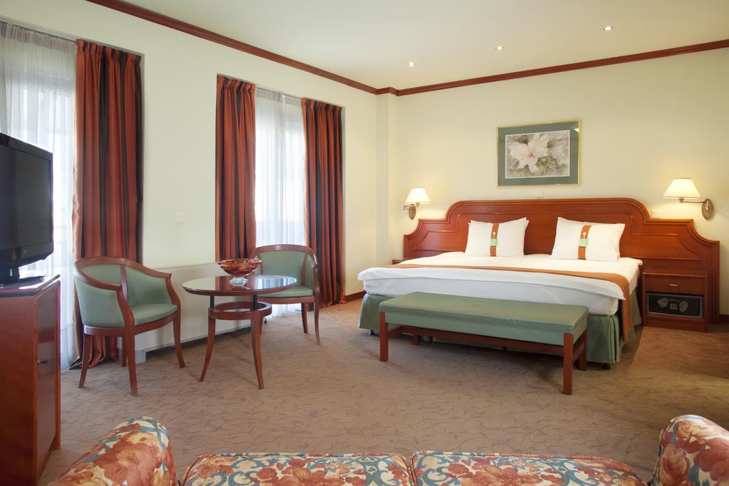 Hotel Holiday Inn double room 2.jpg