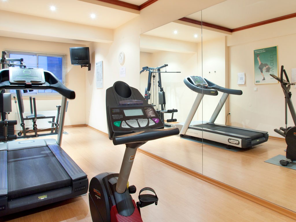 Hotel Holiday Inn gym.jpeg