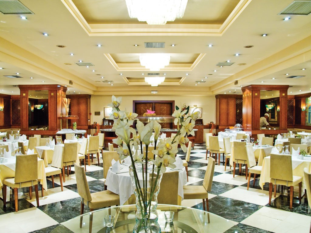 Hotel Holiday Inn restaurant.jpeg