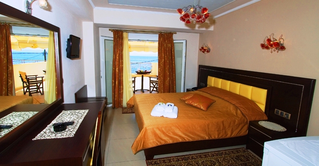 Hotel Ilia Mare double room.jpg
