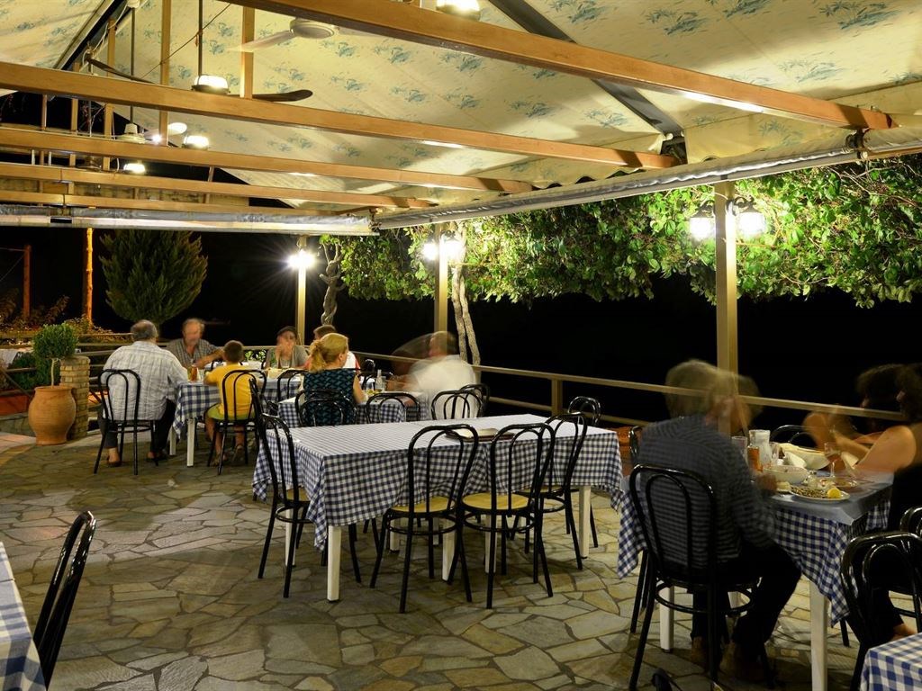 Hotel Ilia Mare restaurant.jpeg