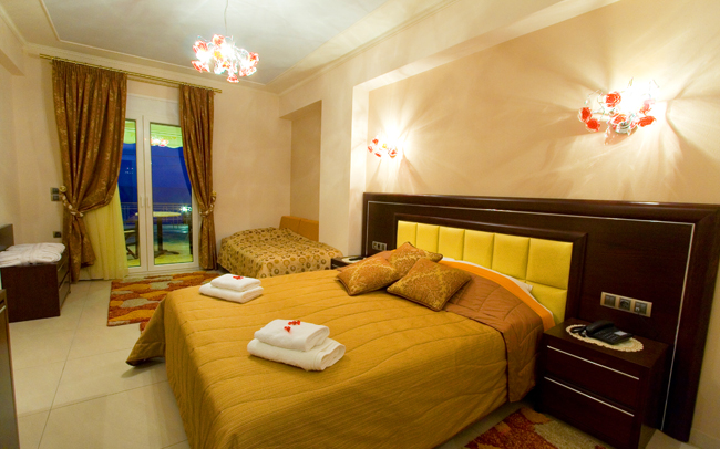 Hotel Ilia Mare triple room 1.jpg
