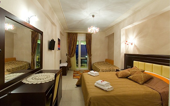 Hotel Ilia Mare triple room.jpg