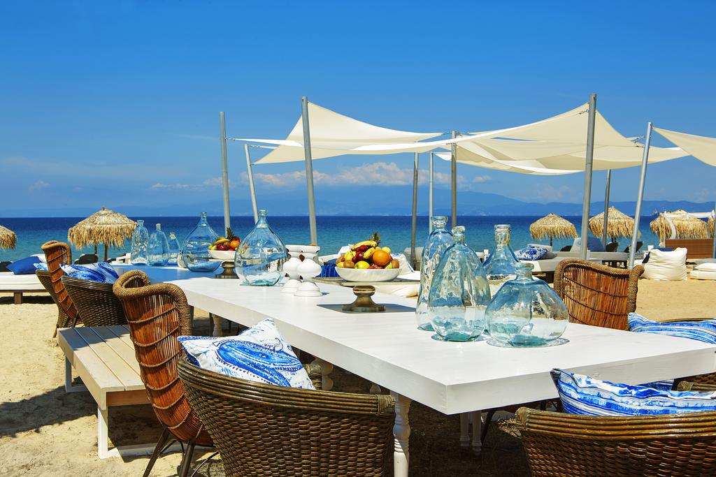 Hotel Ilio Mare beach bar.jpg