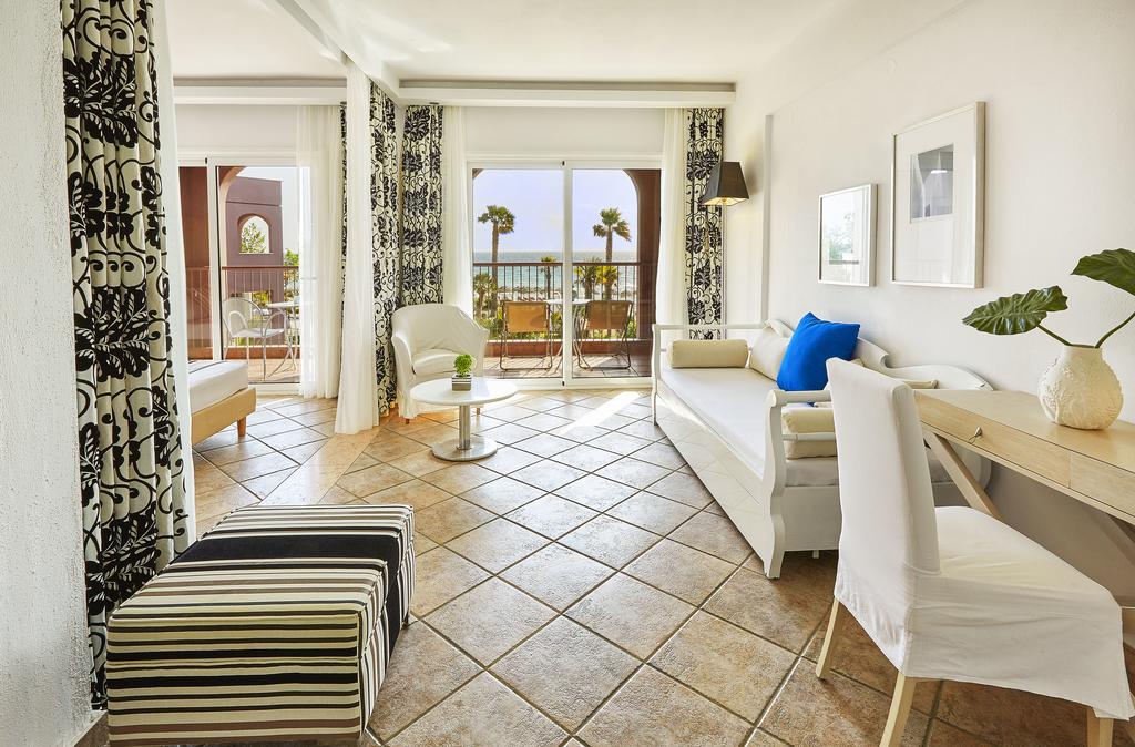 Hotel Ilio Mare deluxe suite 1.jpg