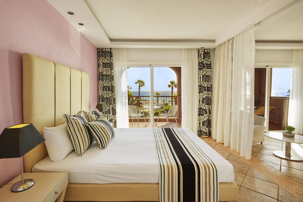 Hotel Ilio Mare deluxe suite 2.jpg