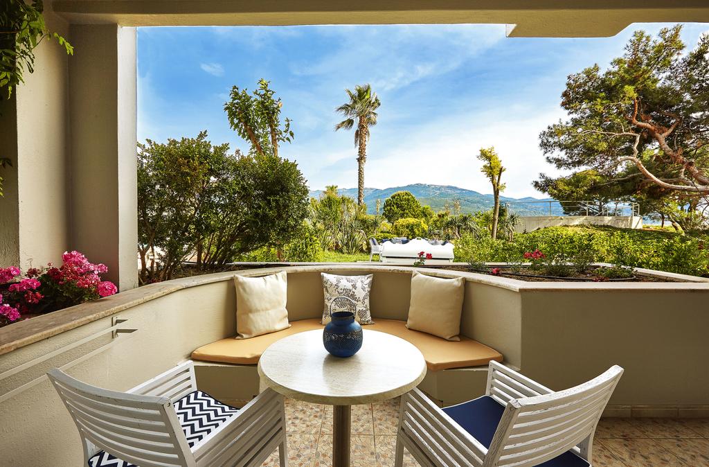 Hotel Ilio Mare deluxe suite balcony.jpg