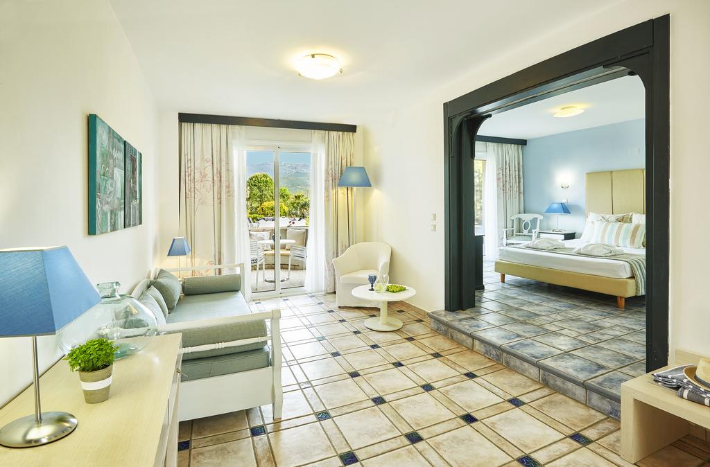 Hotel Ilio Mare deluxe suite.jpg