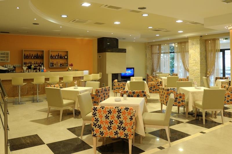 Hotel Imperial piano bar.jpg