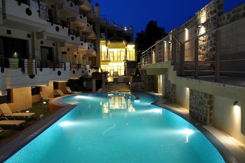 Hotel Imperial pool 1.jpg