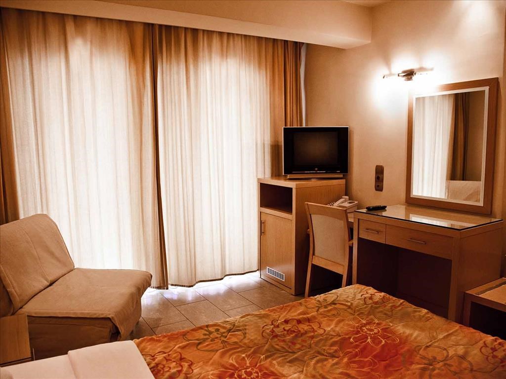 Hotel Imperial standard room 1.jpeg