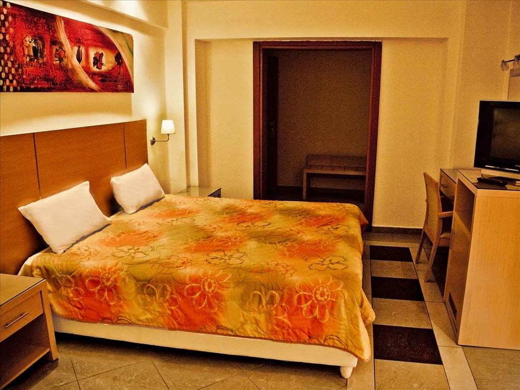 Hotel Imperial standard room 2.jpeg