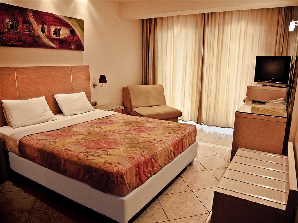 Hotel Imperial standard room.jpeg