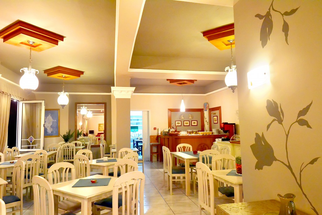 Hotel Ioni breakfast room 1.jpg
