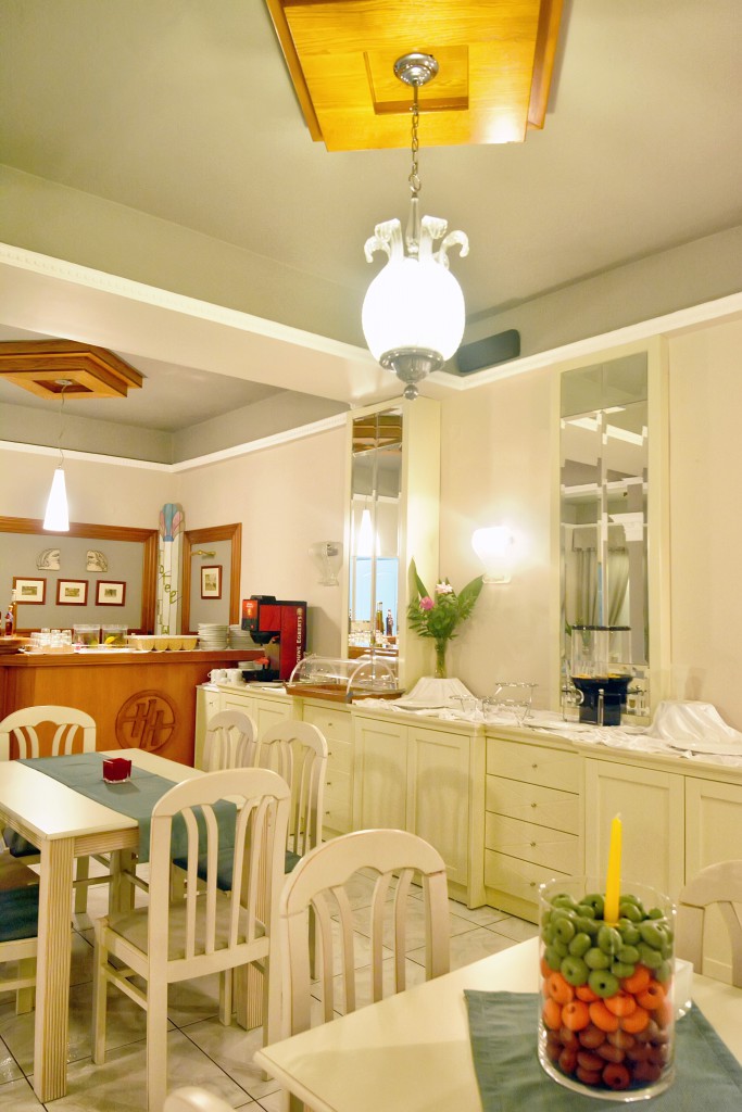 Hotel Ioni breakfast room.jpg