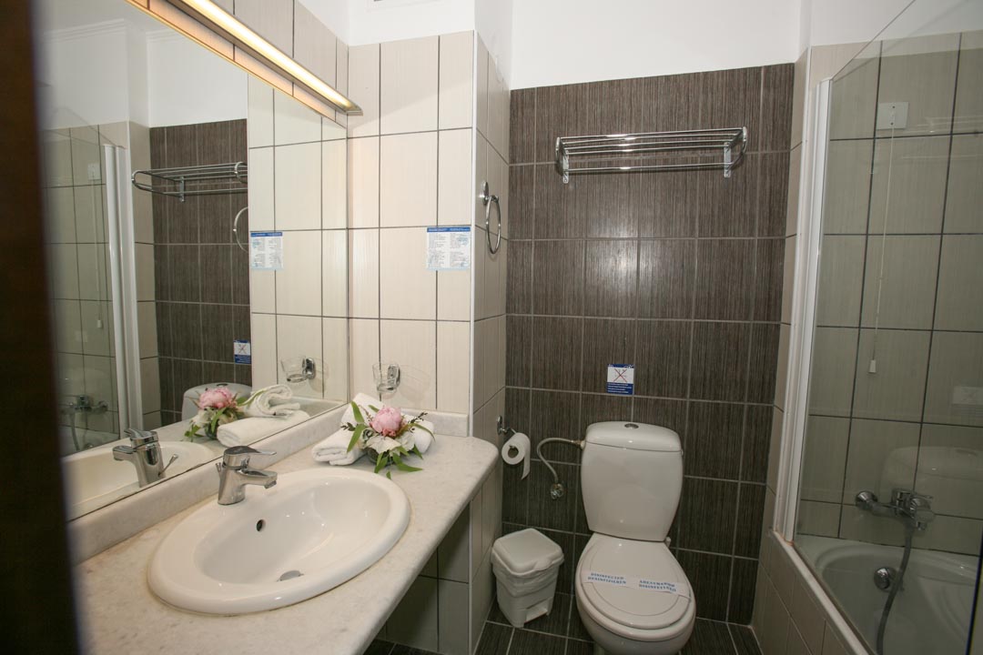 Hotel Ionian Park bathroom 1.jpg
