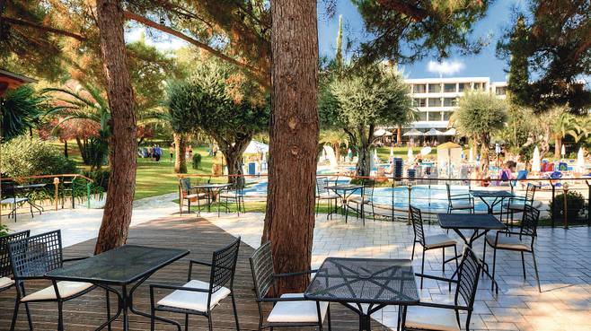 Hotel Ionian Park pool bar 1.jpg