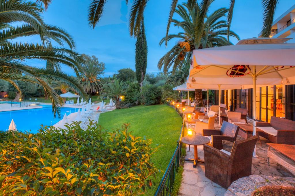 Hotel Ionian Park pool bar.jpg