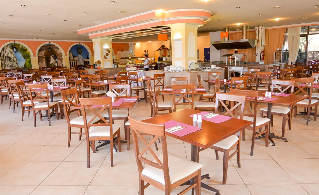 Hotel Ionian Park restaurant 2.jpg