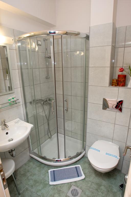Hotel Ionian Plaza bathroom.jpg