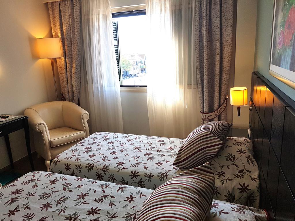 Hotel Ionian Plaza single room 1.jpg