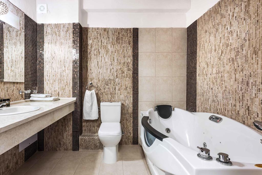 Hotel Akritas Ef Zin Villas _ Suites bathroom.jpg