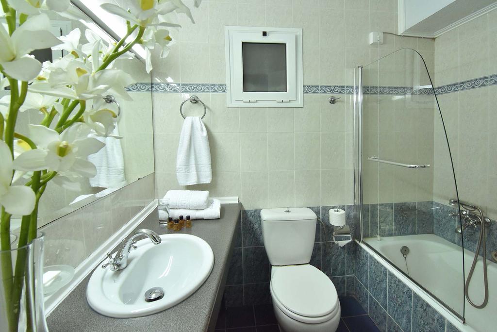 Hotel Ionion Star bathroom 1.jpg