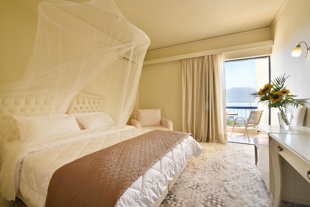 Hotel Ionion Star junior suite 1.jpg