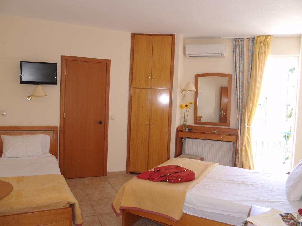 Hotel Iraklitsa Beach double room 1.jpg