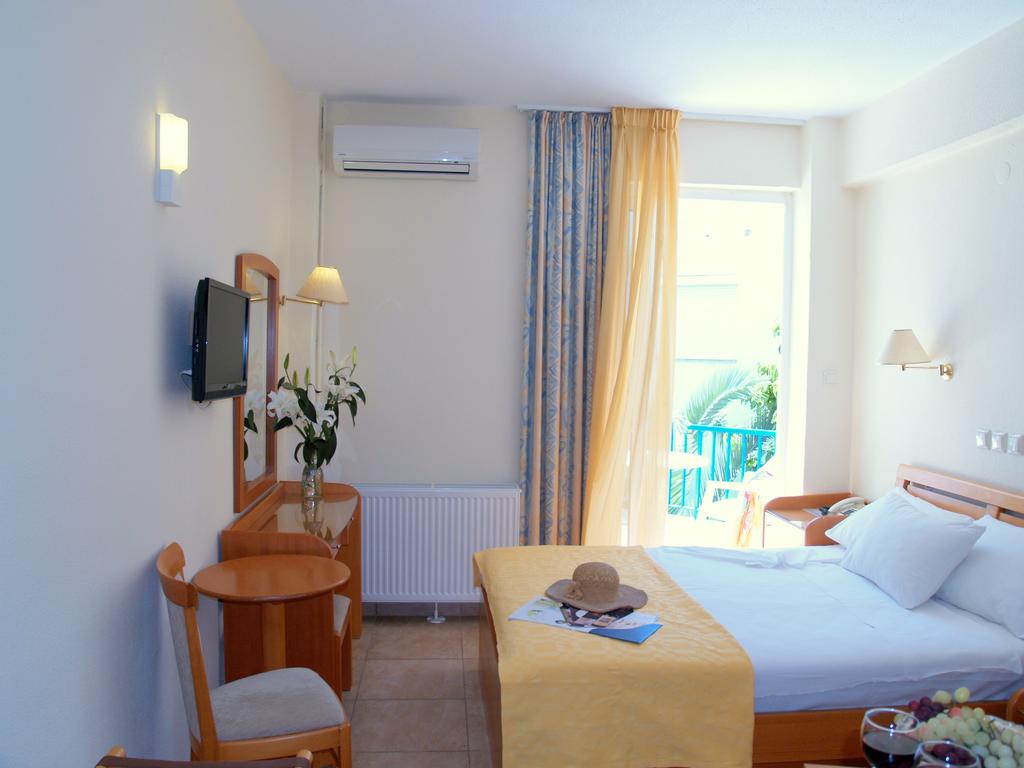 Hotel Iraklitsa Beach double room 2.jpg