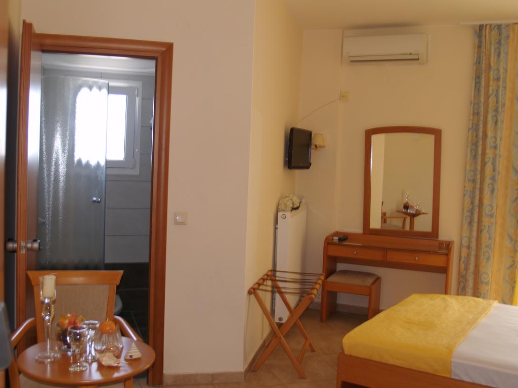Hotel Iraklitsa Beach double room 3.jpg