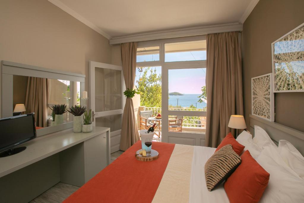 Irida Aeagean view hotel standard soba.jpg