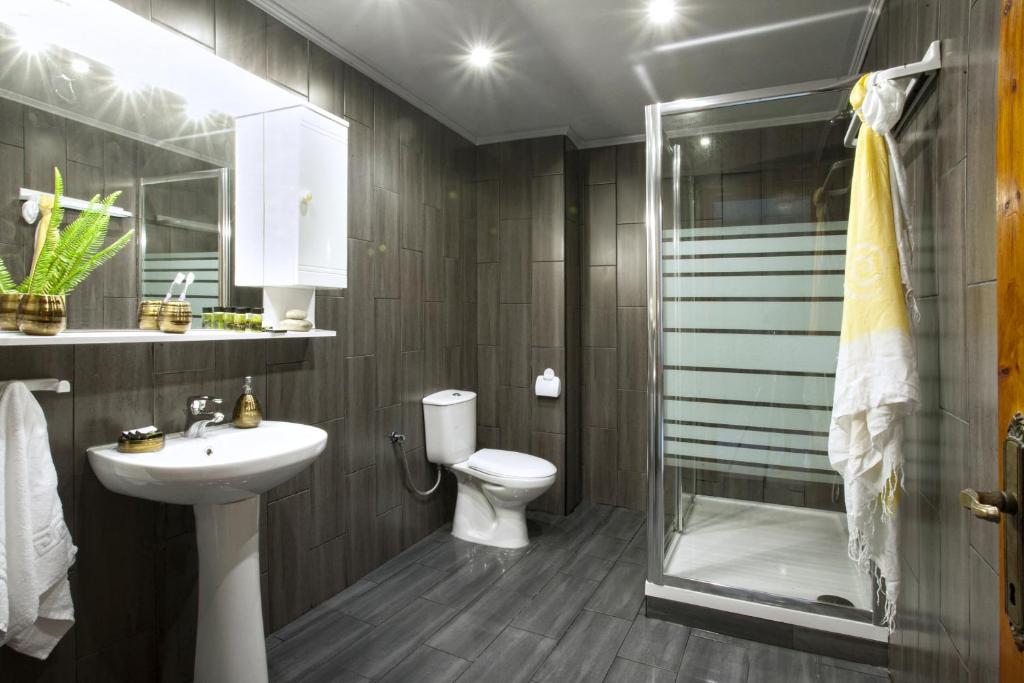 Irida Aeagean view hotel suite pogled more kupatilo.jpg