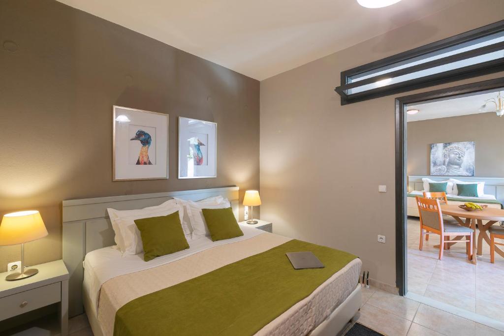 Irida Aeagean view hotel suite pogled more.jpg