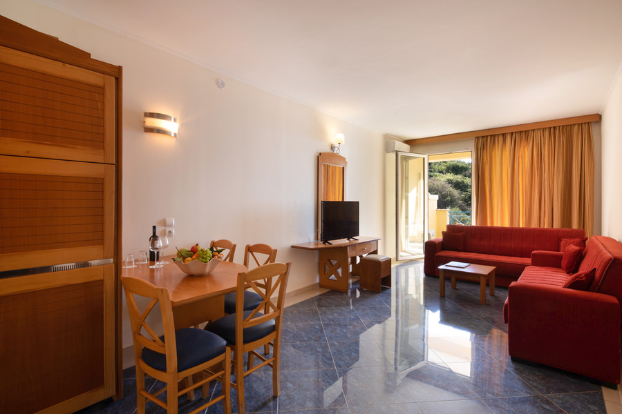 Hotel Ithea Suites family seaview suites 1.jpg
