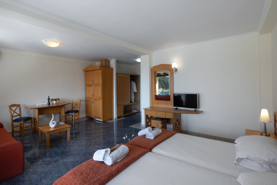 Hotel Ithea Suites junior seaview suites 2.jpg