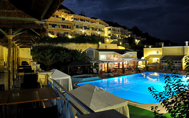 Hotel Ithea Suites pool 1.jpg