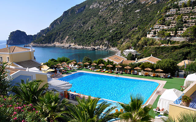 Hotel Ithea Suites pool.jpg