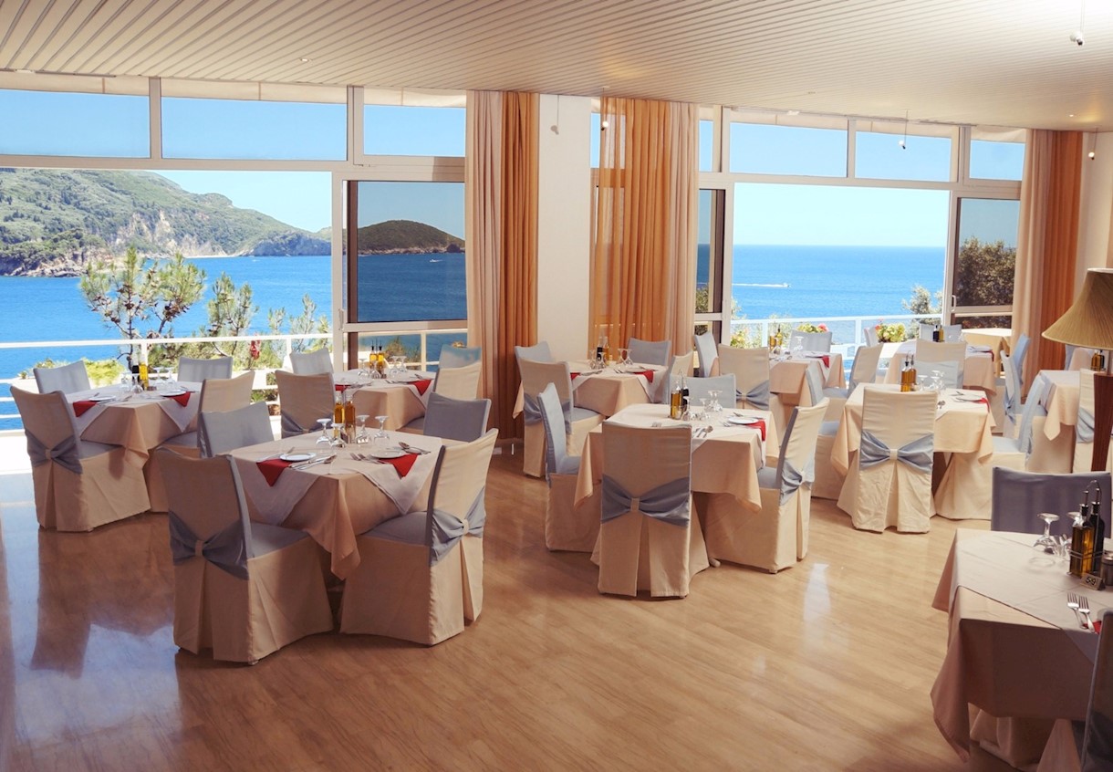 Hotel Akrotiri beach main restourant.jpg
