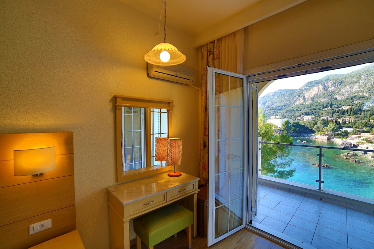 Hotel Akrotiri beach premium room 2.jpg