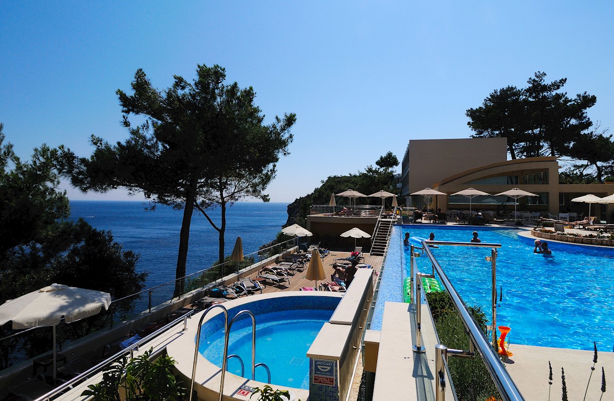 Hotel Akrotiri beach swimming pool - jacuzzi.jpg